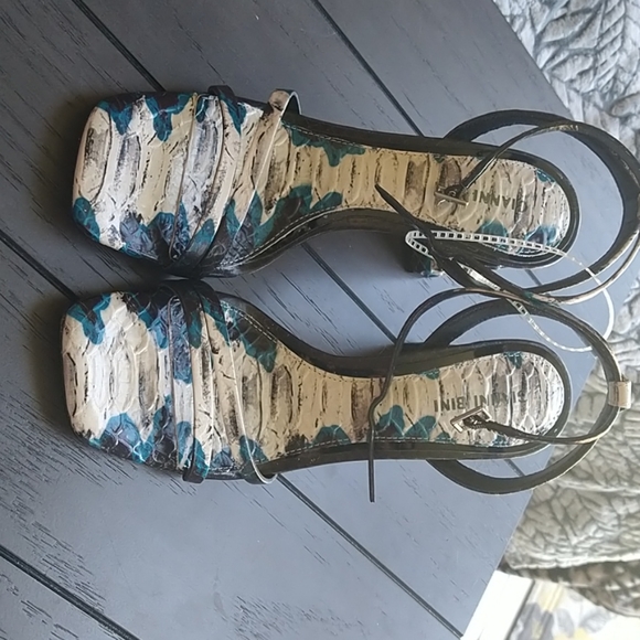 Gianni Bini Heels - Picture 1 of 3